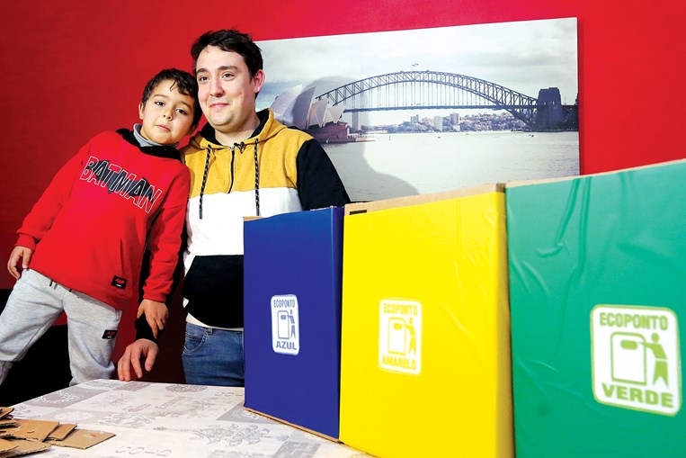 Os heróis Marco e o filho Martim construíram um centro de reciclagem caseiro e personalizado