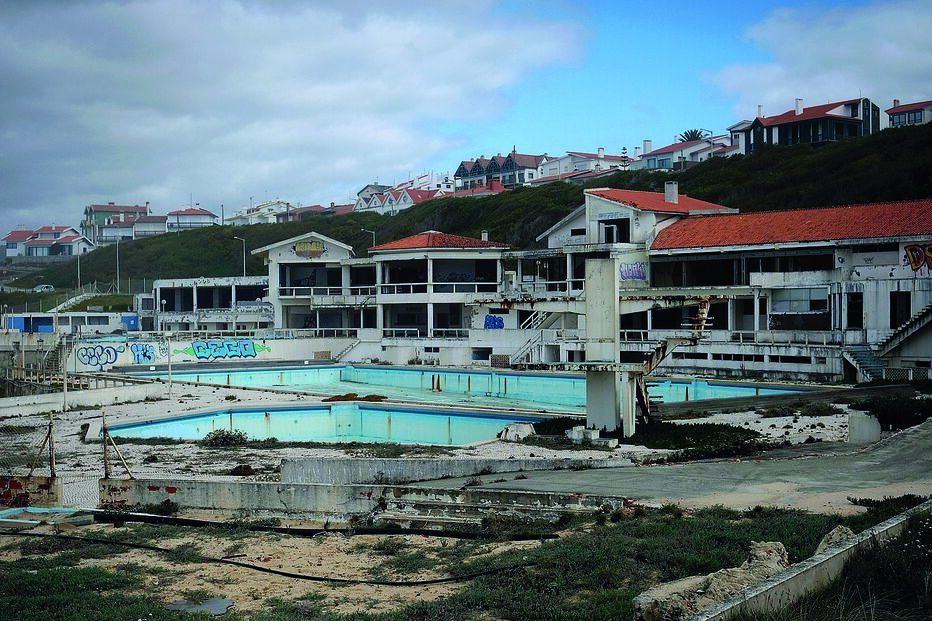 As ruínas são hoje uma pedra no sapato na frente marítima de São Pedro de Moel 