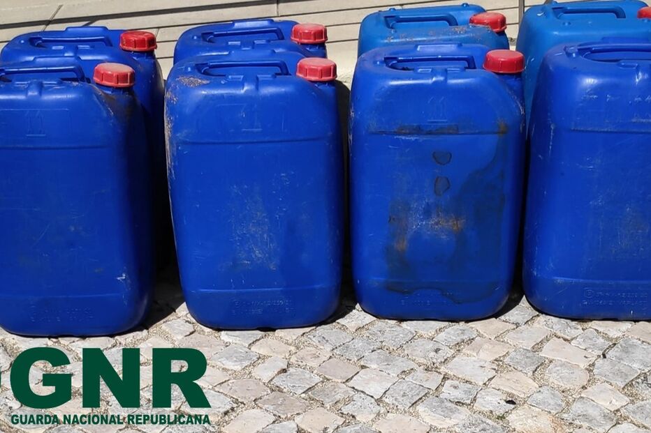 Jerricans apreendidos em Vialonga