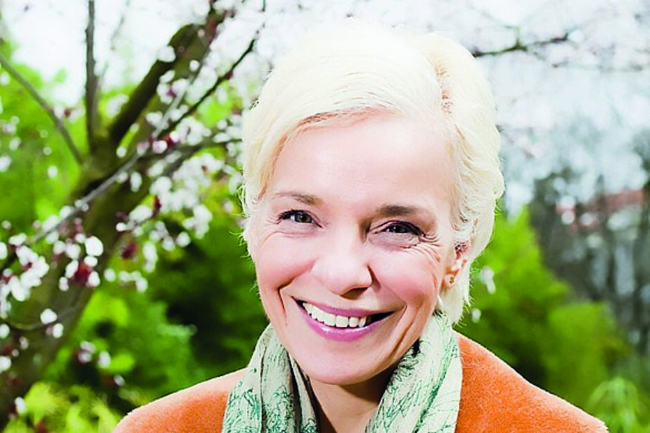 Dulce  Maria Cardoso escreve palavras de ordem