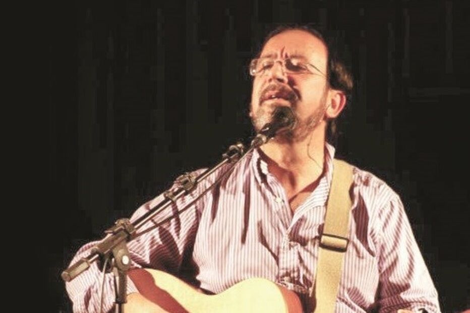 José Luís Borga  é conhecido do grande público como cantor  