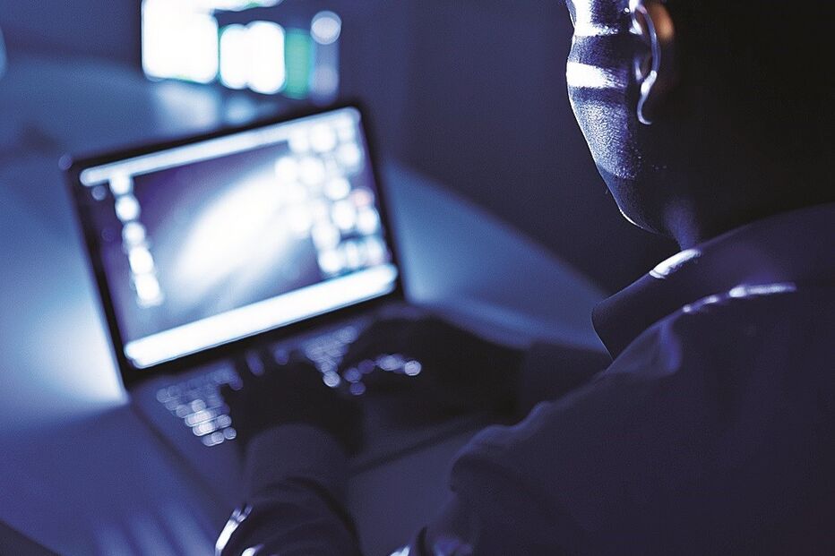 Predador utilizava as redes sociais para enganar as vítimas, fazendo-se passar por uma jovem de 17 anos 