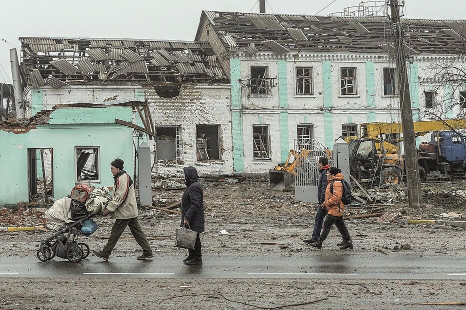 Tropas russas em retirada deixaram para trás dezenas de armadilhas, tornando perigoso o regresso dos civis às localidades libertadas pelas forças ucranianas 