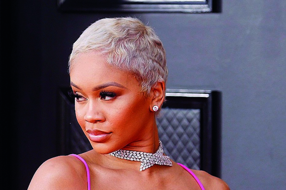 Saweetie optou por look total rosa