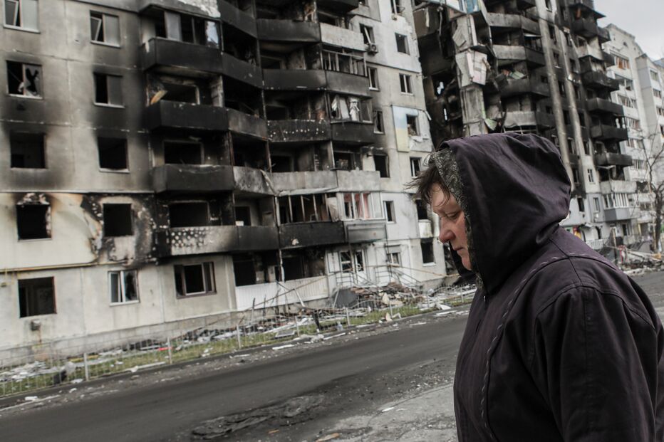 Prédios e casas em zonas residenciais foram bombardeados pelos russos em Borodyanka 