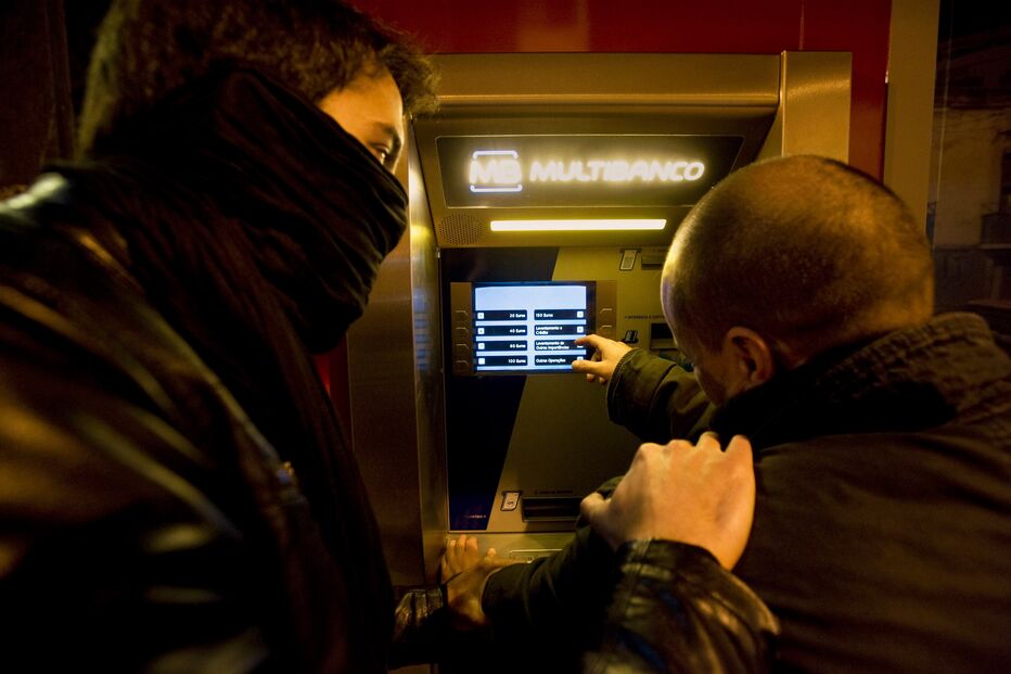 Turista, multibanco, assalto