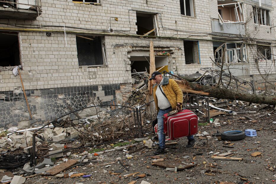 destruição, ucrânia, Borodyanka, guerra, homem	