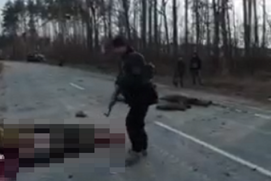 Imagens verificadas mostram tropas ucranianos a matar soldados russos que capturaram