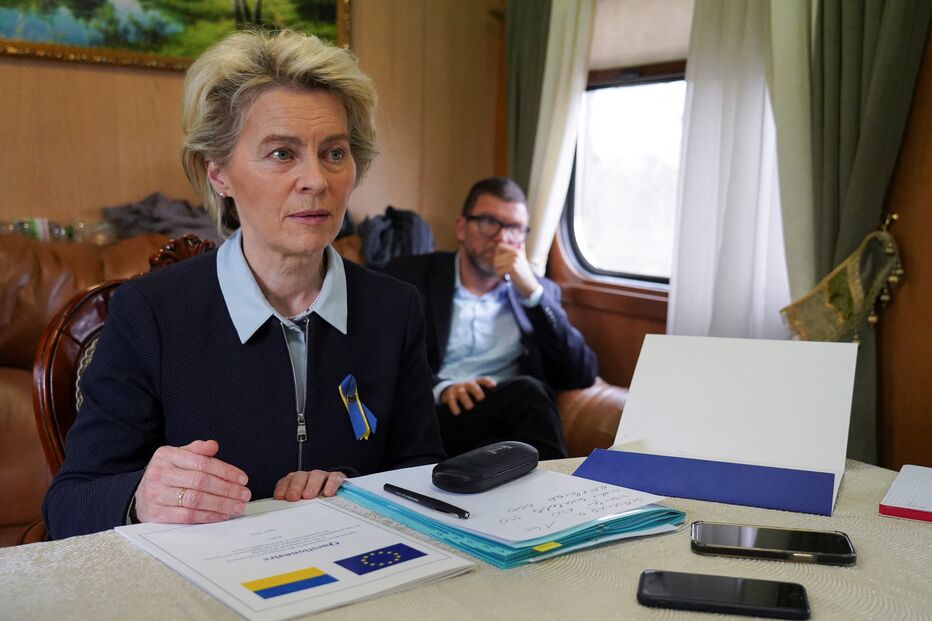 Ursula von der Leyen e JOsep Borell visitam Ucrânia 