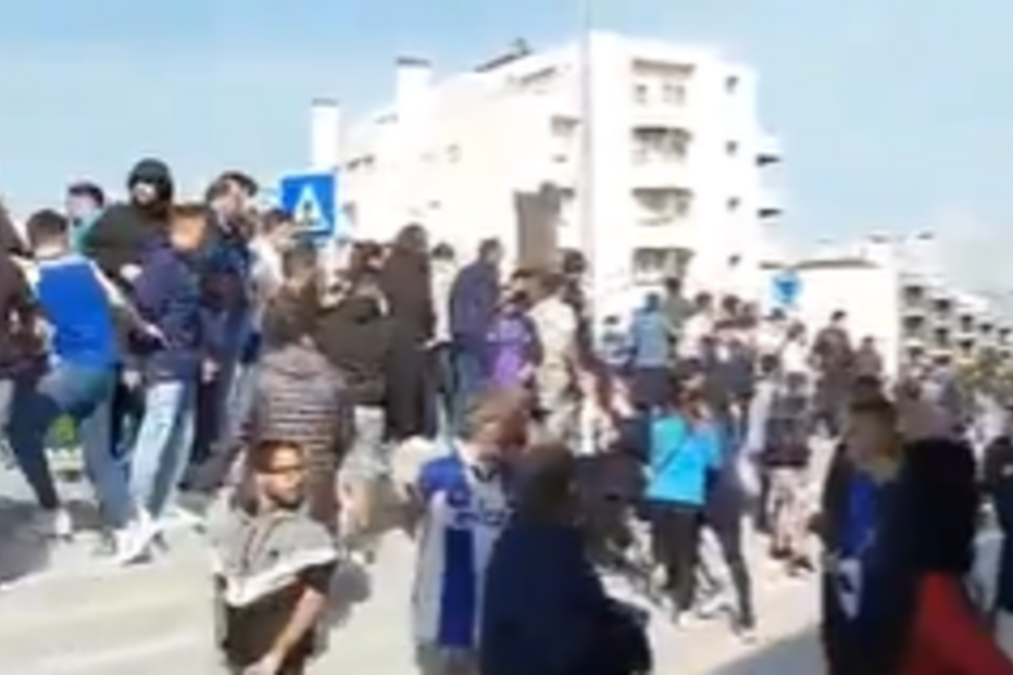 Confusão antes do início do FC Porto-Benfica de hóquei em patins: polícia obrigada a intervir