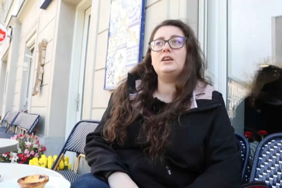 Apaixonada por pastéis de nata: A 'menina de vermelho' que ajuda refugiados ucranianos na Polónia em entrevista exclusiva