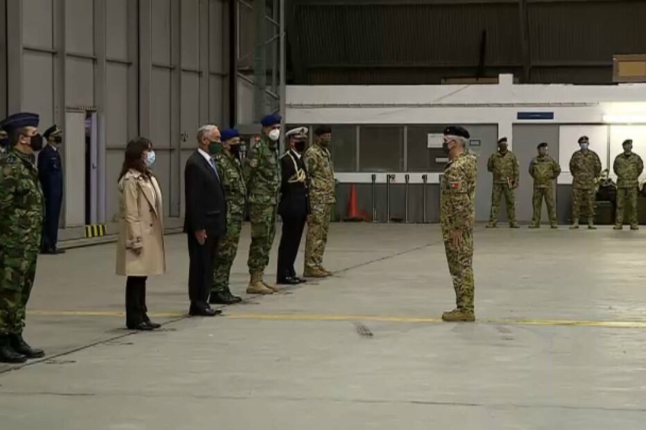 “Melhores dos melhores” levam aperto de ferro de Marcelo Rebelo de Sousa na partida para a Roménia