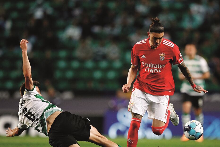 Darwin foi a grande figura do jogo, com um golo e uma assistência