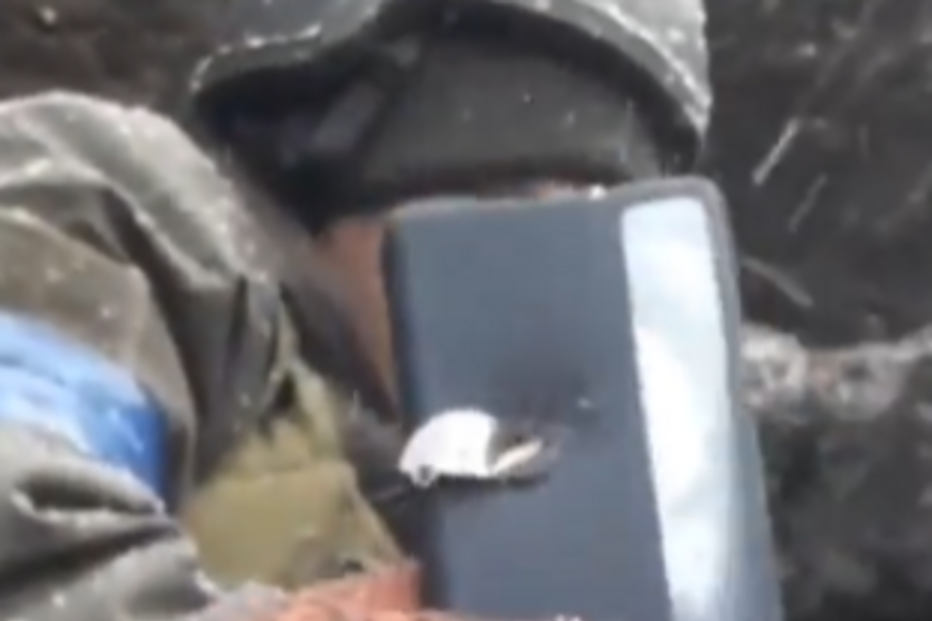 Bala alojada no telemóvel de soldado ucraniano