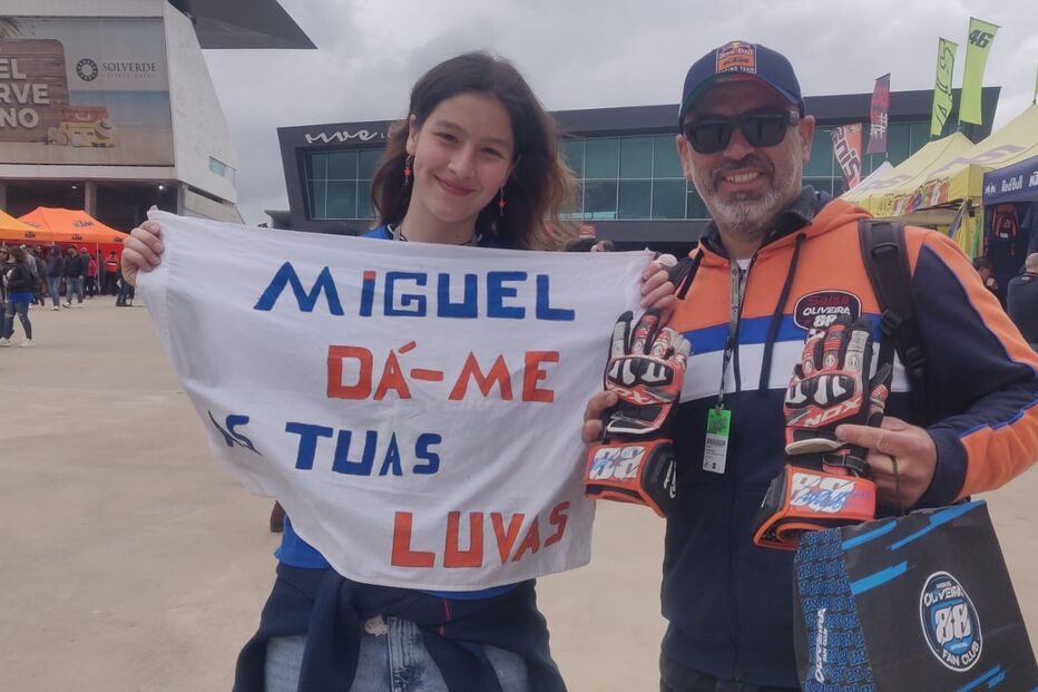 Imagem Fãs Luvas 43057213.jpg (13697103) (Milenium)