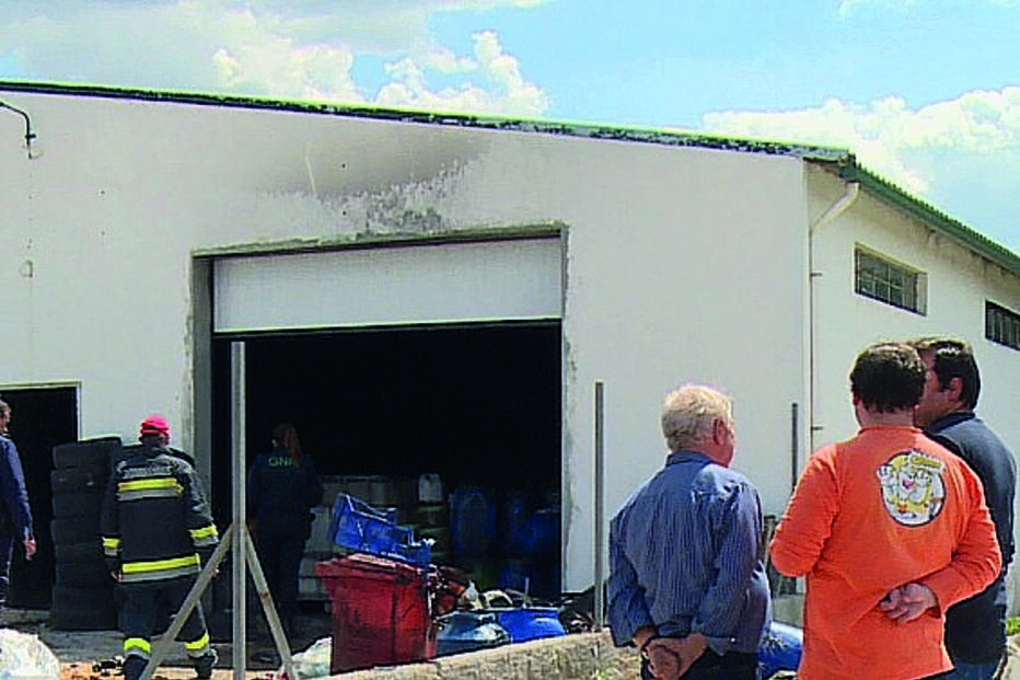 fogo, combate às chamas, armazém