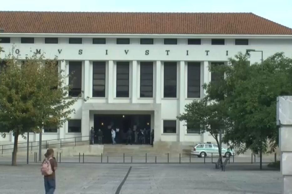 Homem envia pornografia de menores à namorada em Santarém