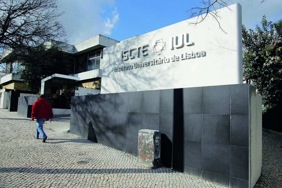 Ligações do Governo ao ISCTE - Instituto Universitário de Lisboa estão a gerar controvérsia