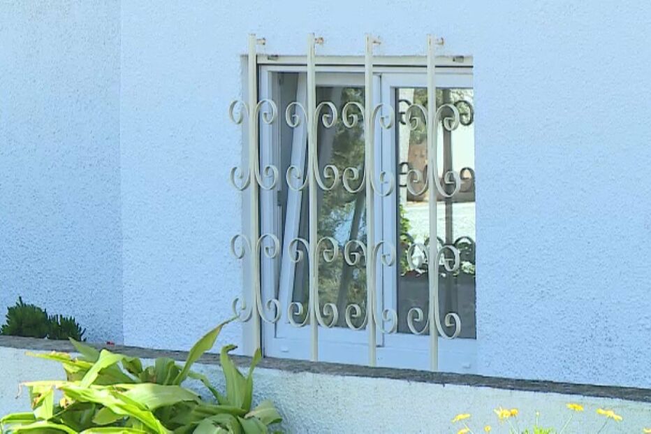 15 anos de mistério Casa onde desapareceu Maddie tem agora grades nas janelas