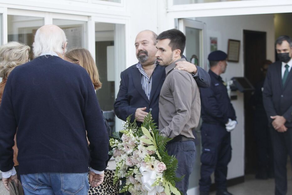 Paulo Sargento, psicólogo e comentador, com Diogo Carreira, chefe de redação do CM/CMTV, prestaram homenagem