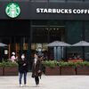 <![CDATA[ Polícia sul-coreana faz buscas na sede da Starbucks após campanha promocional polémica ]]>
