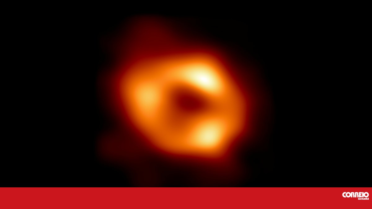 Científicos revelan la primera imagen de un agujero negro en el centro de la Vía Láctea