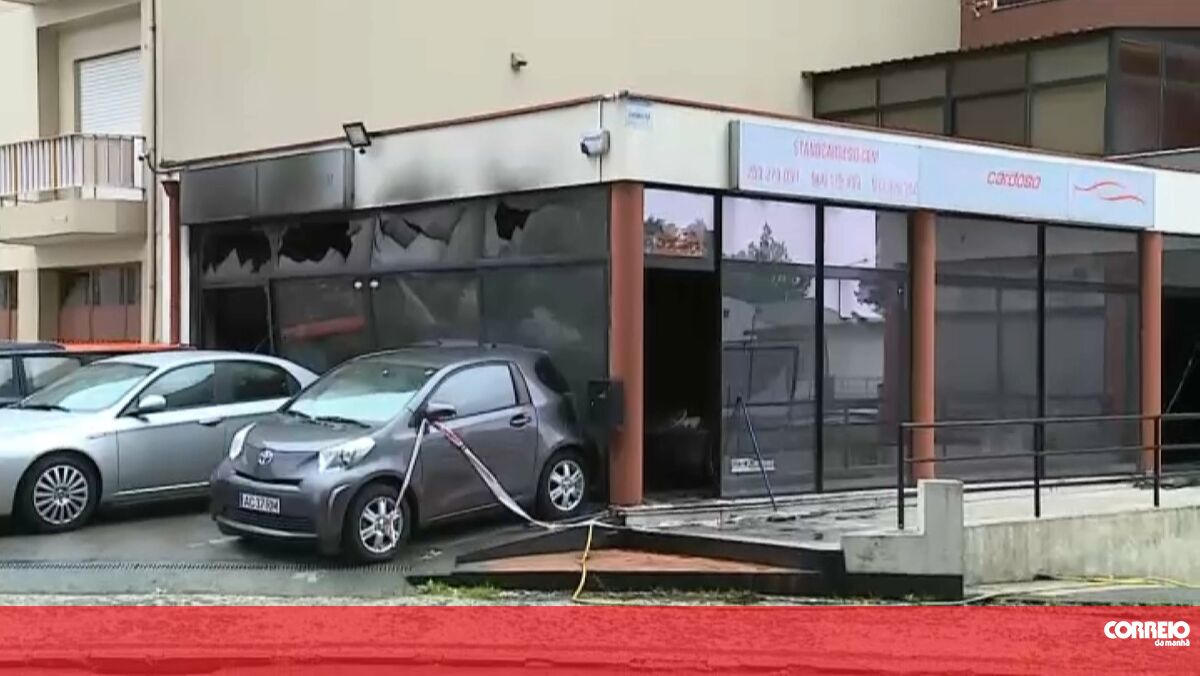 Incêndio em Stand de automóveis obriga a evacuar prédio em Braga