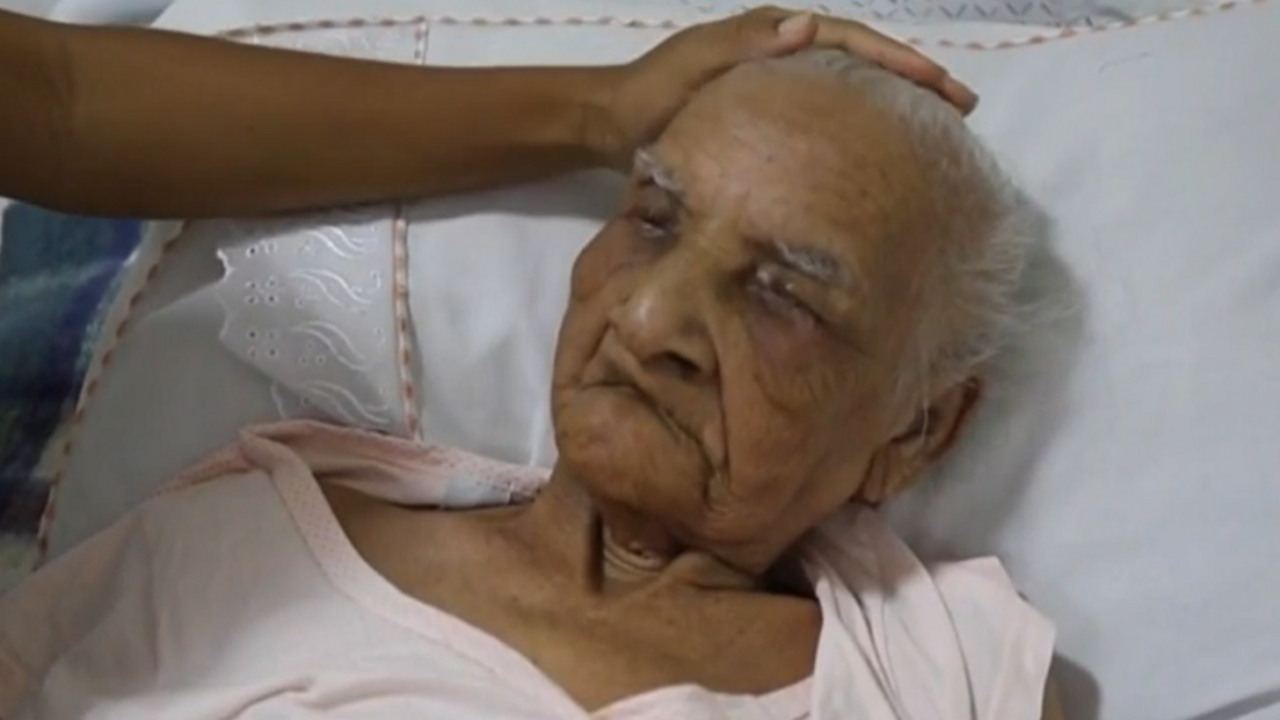 Idosa brasileira de 121 anos diz ser a mulher mais velha do mundo -  Insólitos - Correio da Manhã