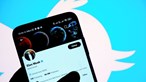 Elon Musk questiona publicação do CEO do Twitter sobre contas falsas e acaba a responder com um emoji provocador