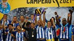 FC Porto ergue a taça de campeão nacional no Dragão. As imagens da festa no relvado