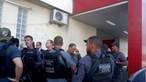 Pelo menos 21 mortos em tiroteio entre polícia e traficantes de droga numa favela do Rio de Janeiro