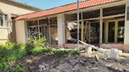 "O maior problema é a ferida nos corações": Professor mostra ao CM escola destruída em Kharkiv