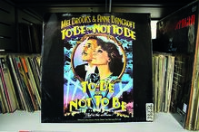 Biblioteca Municipal de Coimbra vai colocar à disposição a sua coleção de discos em vinil, que podem ser ouvidos mediante marcação