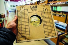 Biblioteca Municipal de Coimbra vai colocar à disposição a sua coleção de discos em vinil, que podem ser ouvidos mediante marcação