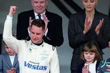 Stoffel Vandoome com a família real após a vitória na prova 