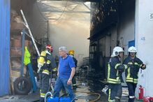 Dois feridos em incêndio num armazém em Canelas, Vila Nova de Gaia