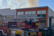 Dois feridos em incêndio num armazém em Canelas, Vila Nova de Gaia