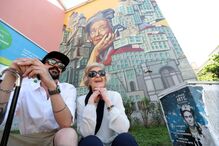 Simone de  Oliveira com o neto, o artista plástico André Mano