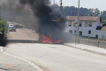 Camião incendia-se na Estrada Nacional 109-4 em Santa Maria da Feira