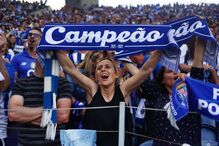 Adeptos fazem festa no Estádio do Dragão