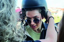 Um grupo de ‘motards’ também se juntaram à iniciativa solidária e até levaram marta a dar uma volta de mota. A jovem não escondeu o entusiasmo 