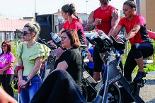 Um grupo de ‘motards’ também se juntaram à iniciativa solidária e até levaram marta a dar uma volta de mota. A jovem não escondeu o entusiasmo 