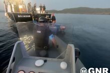 GNR resgata oito migrantes ao largo da ilha de Sardenha em Itália 