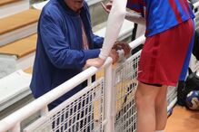 Juan Carlos cumprimentado pelo neto, Pablo Urdangarin 