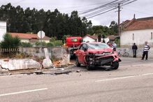 Carro capotado Albergaria