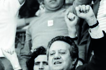 Mário Soares improvisou na rua um comício de apoio aos jornalistas do ‘República’ 