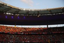 Com o Stade de France cheio, ainda há adeptos à espera para entrar