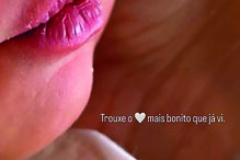 A atriz não revelou o nome nem o rosto da filha, mas mostrou alguns pormenores, como as mãos e os lábios