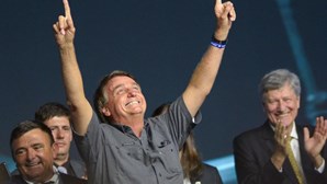 Bolsonaro promove deputado cadastrado