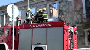 Incêndio deflagra em antigo colégio devoluto na Amadora